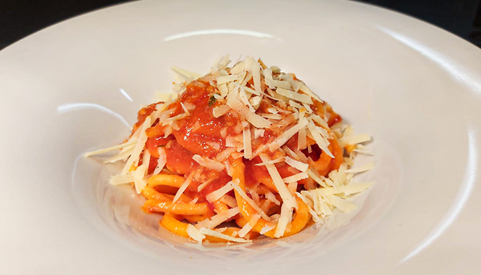 piatto bucatini sugo